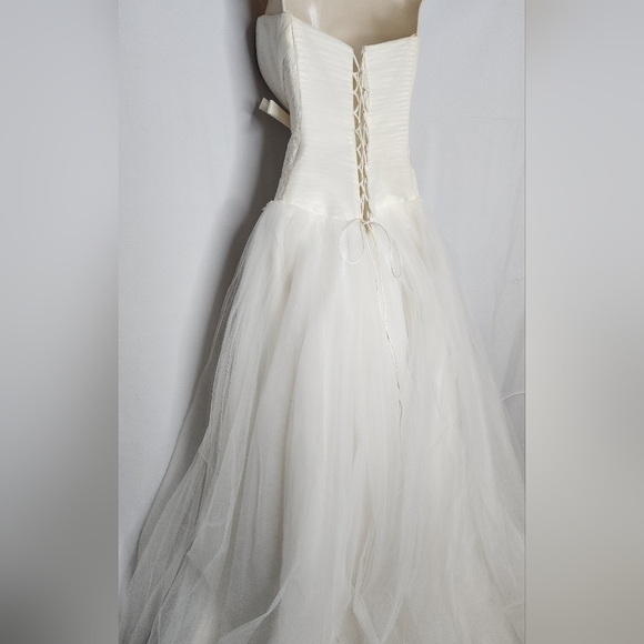 Elegant Ivory Lace/Zipper Multi Layered Wedding Dress - Picture 8 of 16